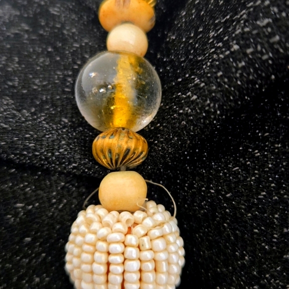 Elegant Cream Beaded Necklace - Picture 3 of 11